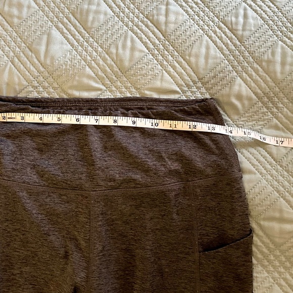 Women’s Dark Gray Leggings with Pockets, Size Medium - Picture 4 of 6